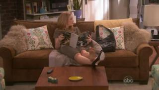 Jennifer Finnigan feet photo thumbnail