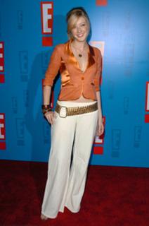 Jennifer Finnigan feet photo thumbnail