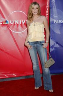 Jennifer Finnigan feet photo thumbnail