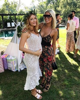 Jennifer Finnigan feet photo thumbnail