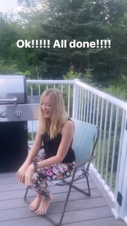 Jennifer Finnigan feet photo thumbnail