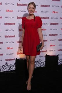 Jennifer Finnigan feet photo thumbnail