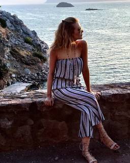 Jennifer Finnigan feet photo thumbnail