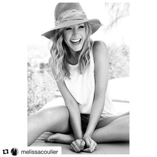 Jennifer Finnigan feet photo thumbnail