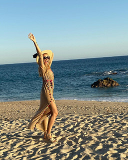 Jennifer Finnigan feet photo thumbnail