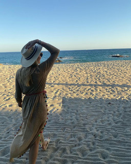 Jennifer Finnigan feet photo thumbnail