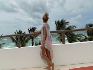 Jennifer Finnigan feet photo thumbnail