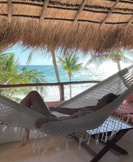 Jennifer Finnigan feet photo thumbnail