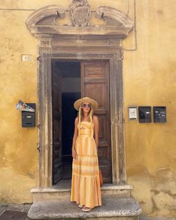 Jennifer Finnigan feet photo thumbnail
