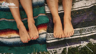 Jennifer Finnigan feet photo thumbnail