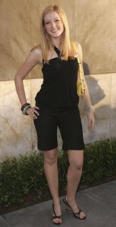 Jennifer Finnigan feet photo thumbnail