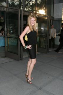 Jennifer Finnigan feet photo thumbnail