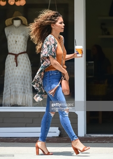 Jennifer Freeman feet photo thumbnail