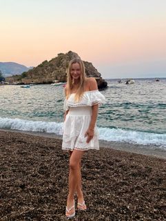 Jennifer Gareis feet photo 7