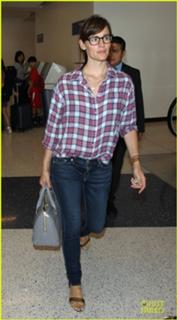 Jennifer Garner feet photo thumbnail