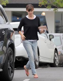 Jennifer Garner feet photo thumbnail