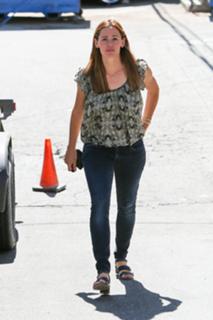 Jennifer Garner feet photo thumbnail