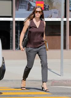 Jennifer Garner feet photo thumbnail