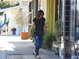 Jennifer Garner feet photo thumbnail