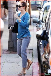 Jennifer Garner feet photo thumbnail