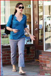 Jennifer Garner feet photo thumbnail