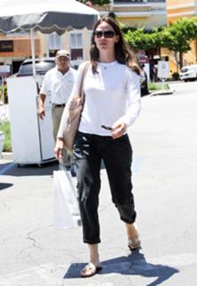Jennifer Garner feet photo thumbnail