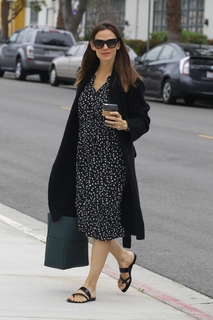 Jennifer Garner feet photo thumbnail