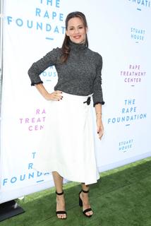 Jennifer Garner feet photo thumbnail