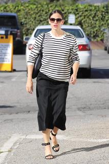 Jennifer Garner feet photo thumbnail