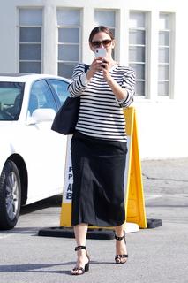 Jennifer Garner feet photo thumbnail