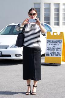 Jennifer Garner feet photo thumbnail