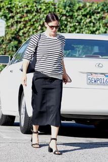 Jennifer Garner feet photo thumbnail