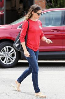 Jennifer Garner feet photo thumbnail