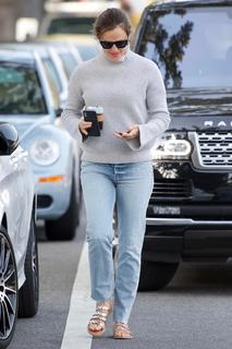 Jennifer Garner feet photo thumbnail