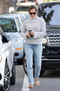 Jennifer Garner feet photo thumbnail