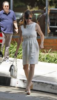 Jennifer Garner feet photo thumbnail