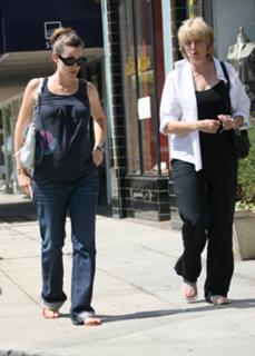 Jennifer Garner feet photo thumbnail
