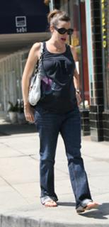 Jennifer Garner feet photo thumbnail
