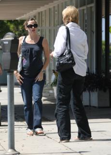 Jennifer Garner feet photo thumbnail
