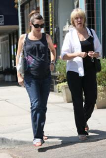 Jennifer Garner feet photo thumbnail