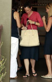 Jennifer Garner feet photo thumbnail
