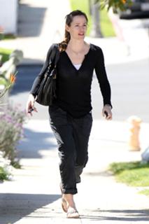 Jennifer Garner feet photo thumbnail