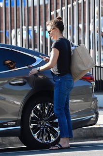 Jennifer Garner feet photo thumbnail