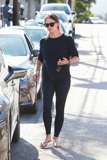 Jennifer Garner feet photo thumbnail