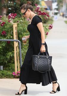 Jennifer Garner feet photo thumbnail