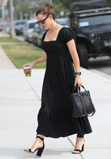 Jennifer Garner feet photo thumbnail