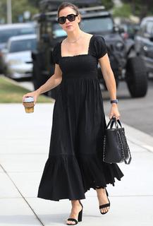 Jennifer Garner feet photo thumbnail