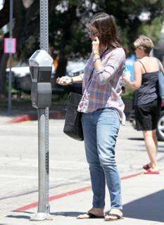 Jennifer Garner feet photo thumbnail