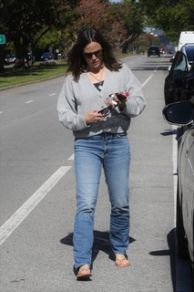Jennifer Garner feet photo thumbnail