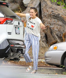 Jennifer Garner feet photo 11